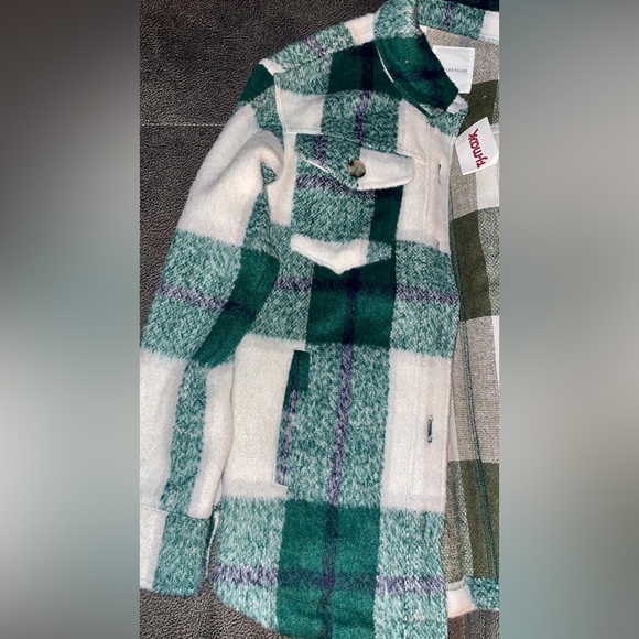 Plaid Shacket 💚 - Picture 2 of 4
